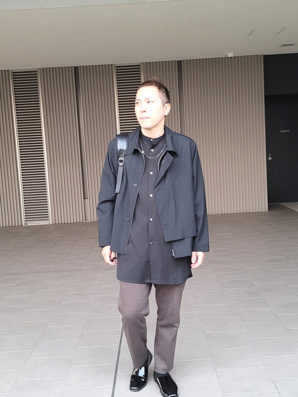 「大人カジュアル、メンズコーデ、キレイめ、ユニクロ、スクエアトゥ」｜「MBのアイテム（シューズ、ブラック系）」を使った、コタオさん（メンズ・175cm）の冬コーディネートの1枚目の写真