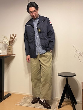 「ROYAL NAVY（ロイヤルネイビー）のアイテム（ミリタリージャケット、ブルー系）」を使った、MKさん（メンズ・185cm）の春コーディネート