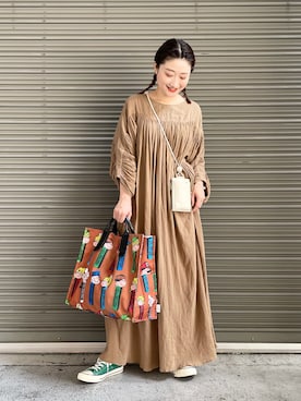 「ワンピース×スニーカー」｜「アイテム（財布/小物）」を使った、earのとみつかさん（レディース・158cm）の夏コーディネート