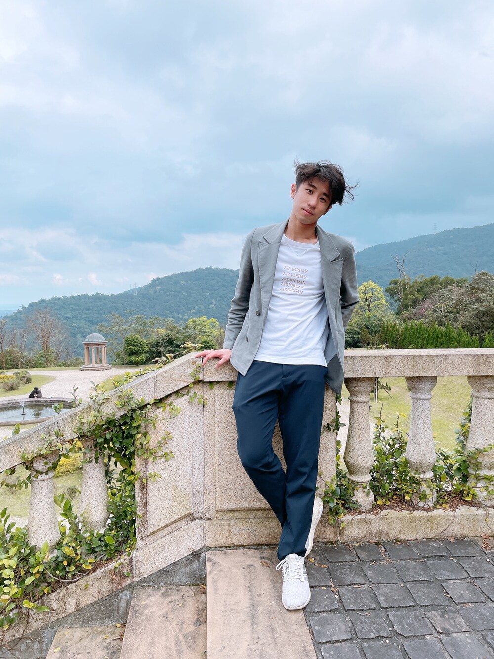 「UNIQLOのアイテム（チノパンツ、ブルー系）」を使った、James Chengさん（メンズ・168cm）の秋コーディネートの1枚目の写真