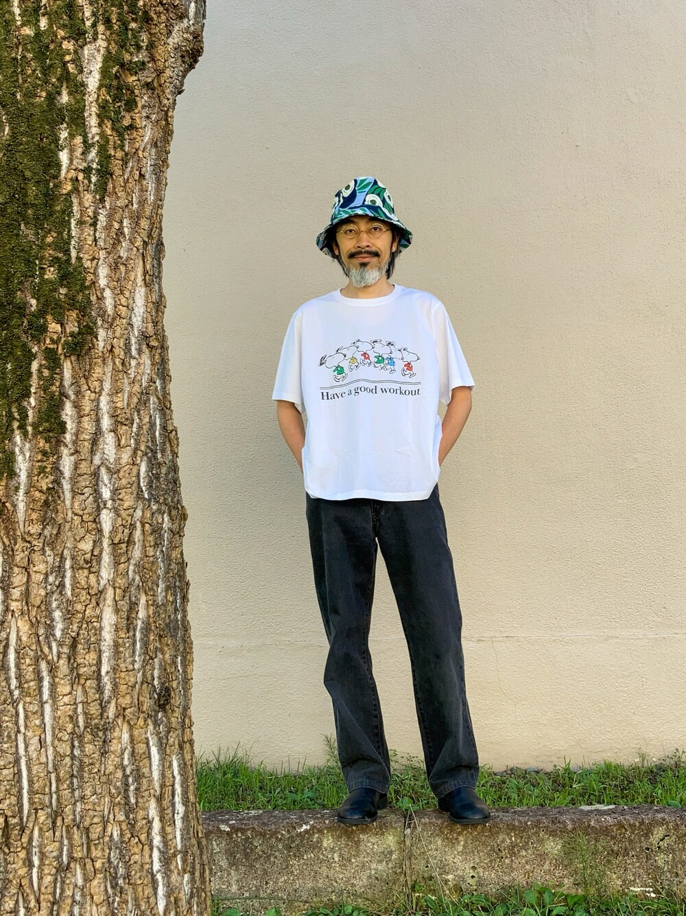 「バケットハット、バケハ、UNIQLO、marimekko、ユニクロ、マリメッコ、花柄、丸メガネ、Zparts、PEANUTS、SNOOPY、ピーナッツ、スヌーピー、ピーナッツスポーツクラブ、peanutssportsclub」｜「UNIQLOのアイテム（ハット、ブルー系）」を使った、【Khaki's】A田さん（メンズ・163cm）の秋コーディネートの1枚目の写真