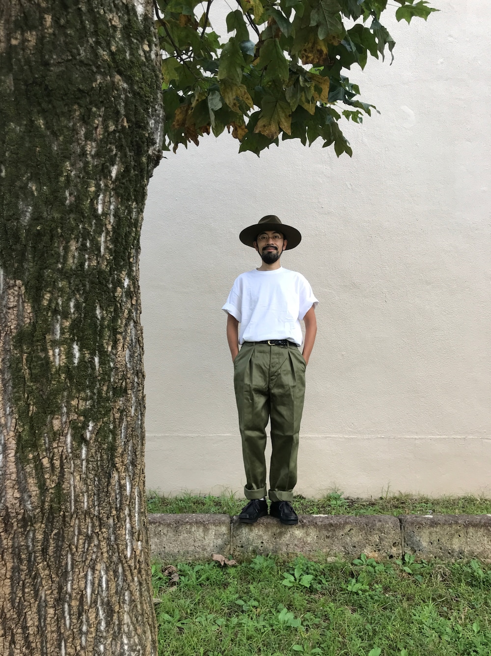 「AWORK、brixton、Zparts、United Athle、supermarketrelaxfit、clarks、smartclothingstore」｜「BRIXTONのアイテム（ハット、グリーン系）」を使った、【Khaki's】A田さん（メンズ・163cm）の秋コーディネートの1枚目の写真