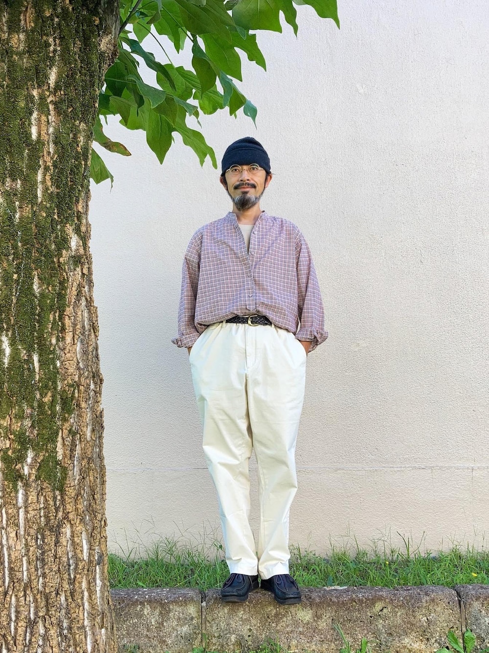「UNIQLO、uniqlo ines de la fressange、INESDELAFRESSANGE、INES DE LA FRESSANGE×UNIQLO、INES DE LA FRESSANGE、ユニクロ、イネス、イネスコラボ、イネス×UNIQLO、チェック、チェックシャツ、シャツ、シャツスタイル、ロングシャツ、チュニック」｜「WORKMANのアイテム（ニットキャップ/ビーニー、ブラック系）」を使った、【Khaki's】A田さん（メンズ・163cm）の秋コーディネートの1枚目の写真