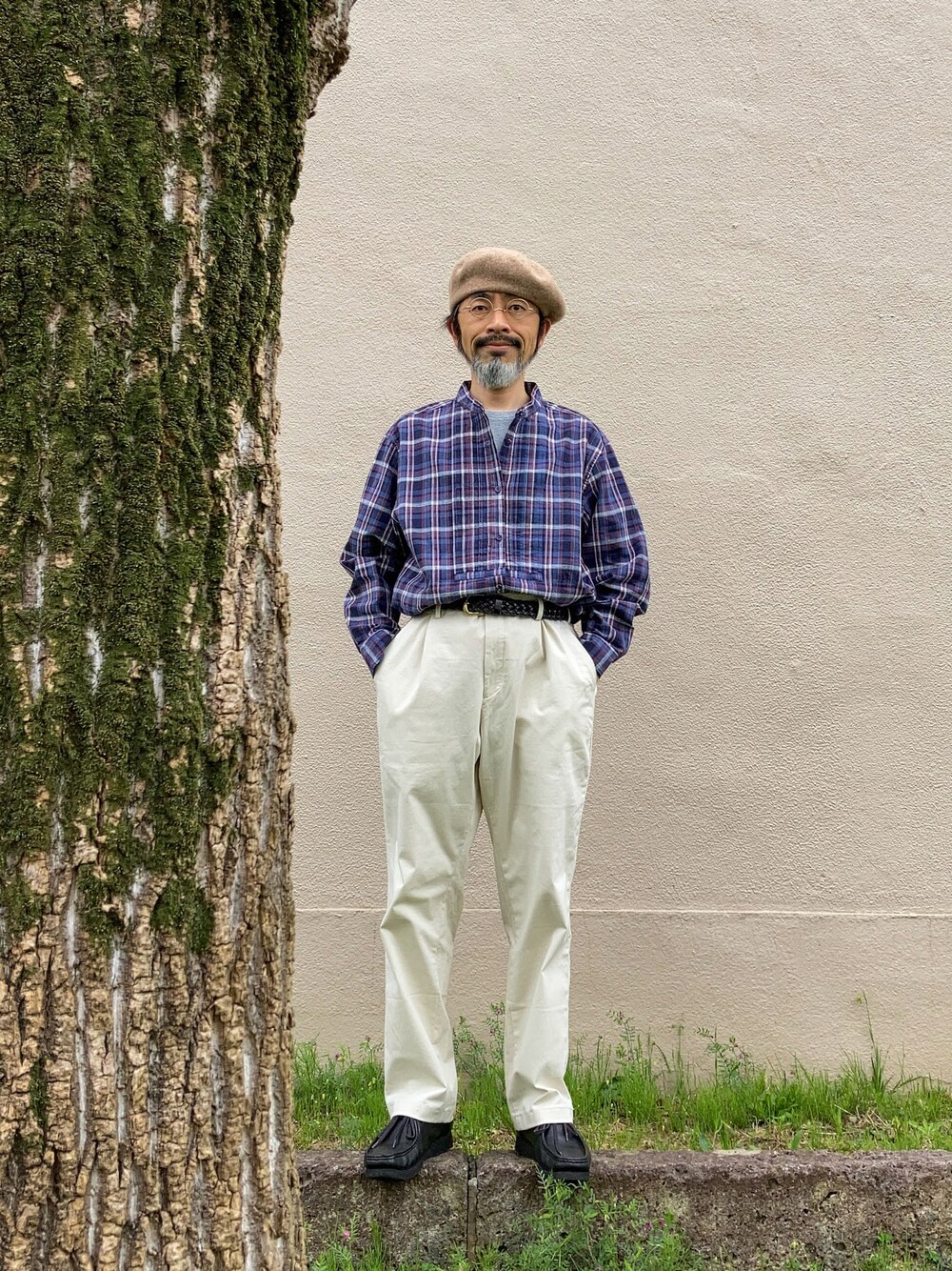 「UNIQLO、ユニクロ、イネス、イネスコラボ、チェック、チェックシャツ、ベレー帽、ベレー、眼鏡、めがね、clarks、Zparts、supermarket、supermarketrelaxfit、無印良品」｜「UNIQLOのアイテム（ハンチング/ベレー帽、ベージュ系）」を使った、【Khaki's】A田さん（メンズ・163cm）の春コーディネートの1枚目の写真