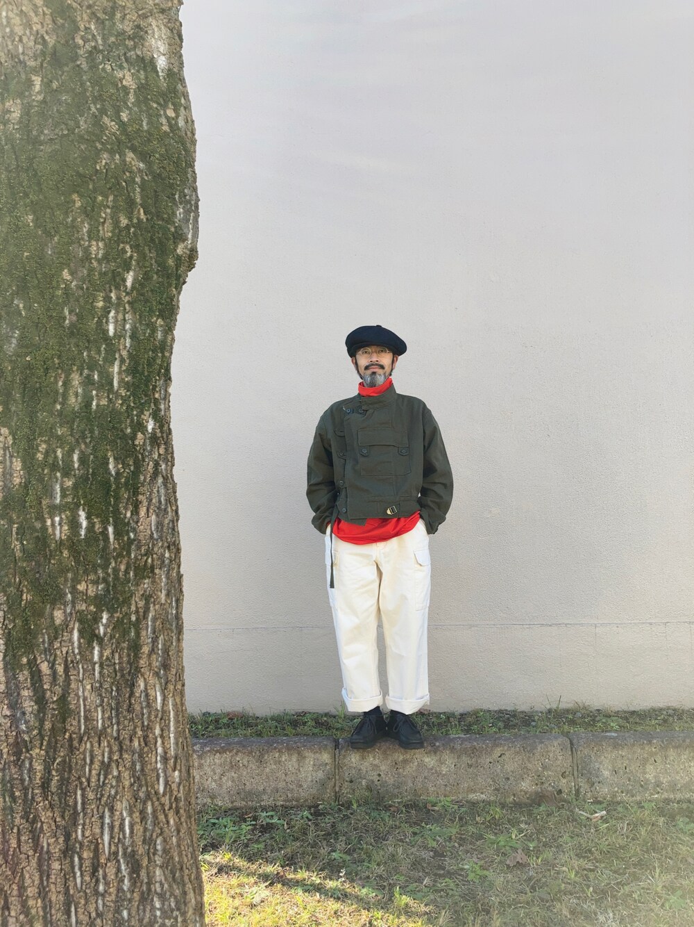 「キャスケット、ミリタリー、ミリタリージャケット、スウェーデン軍、タートルネック、カーゴパンツ、ミリタリーパンツ、UNIQLO、UNIQLO U、Right-on、ライトオン、ワールドカーゴ、new york hat、clarks、モーターサイクルジャケット」｜「NEW YORK HATのアイテム（キャスケット、ブラック系）」を使った、【Khaki's】A田さん（メンズ・163cm）の冬コーディネートの1枚目の写真