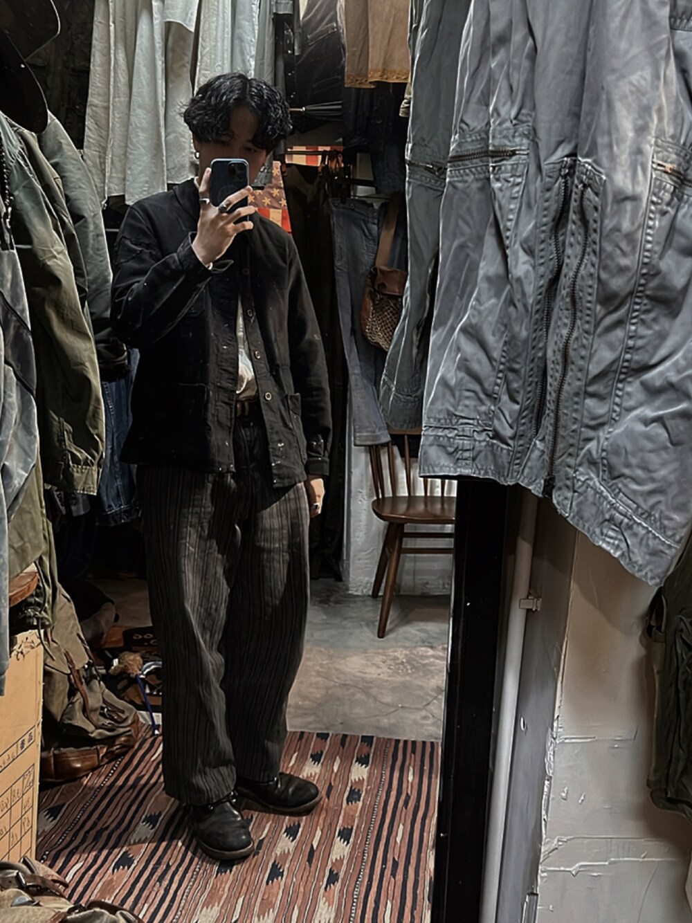 「古着、古着好きな人と繋がりたい、Macau、マカオ、colbleu、COLBLEU & CO.」｜「Le Remouleurのアイテム（その他アウター、ブラック系）」を使った、Ke Vinci さん（メンズ・175cm）の冬コーディネートの1枚目の写真