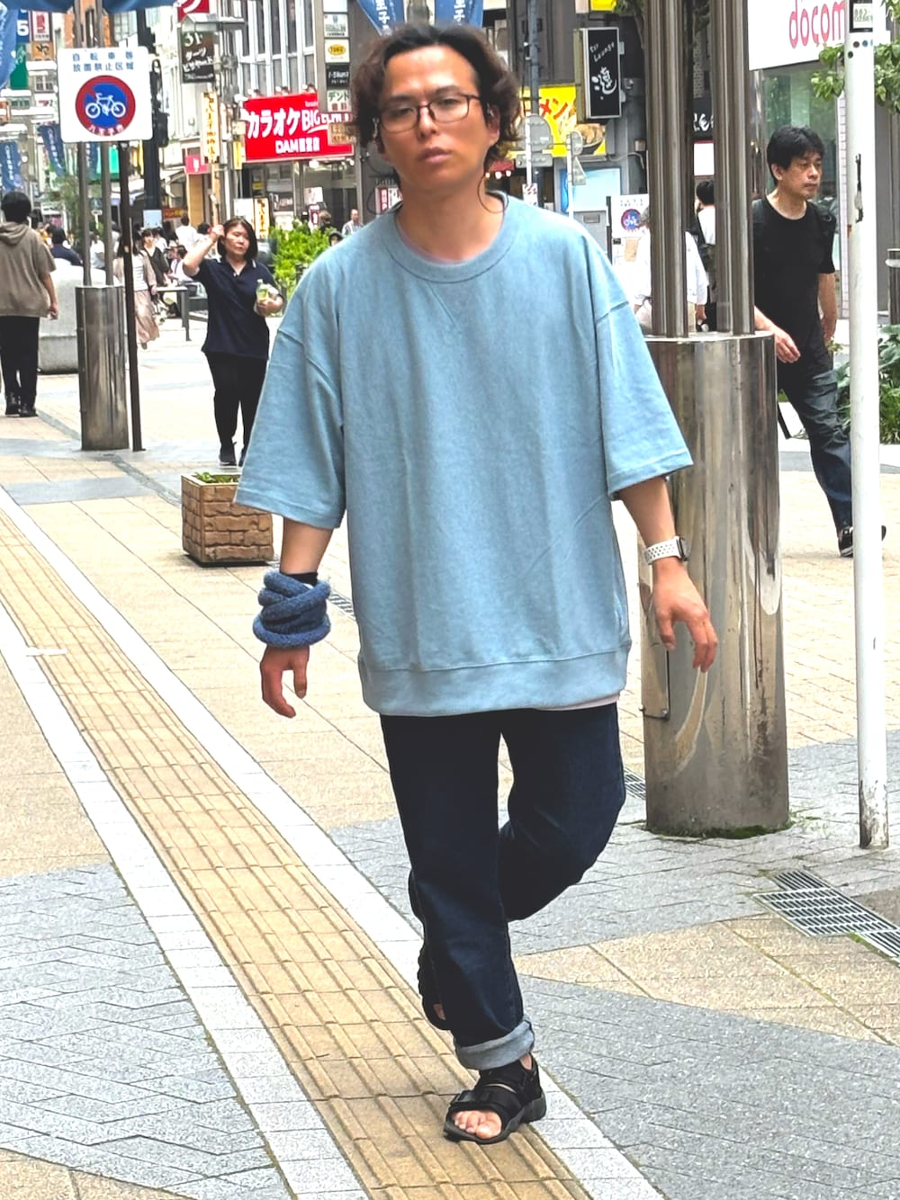 「GUのアイテム（Tシャツ/カットソー、ブルー系）」を使った、カメさん（骨格ストレート・メンズ・165cm）の夏コーディネートの1枚目の写真