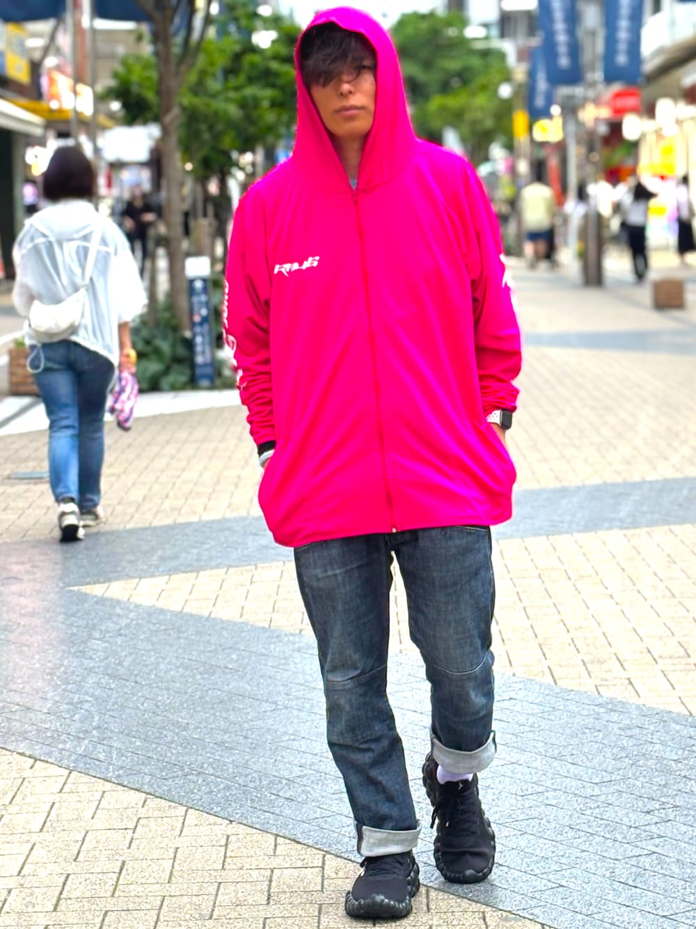 「no brandのアイテム（パーカー、ピンク系）」を使った、カメさん（骨格ストレート・メンズ・165cm）の夏コーディネートの1枚目の写真