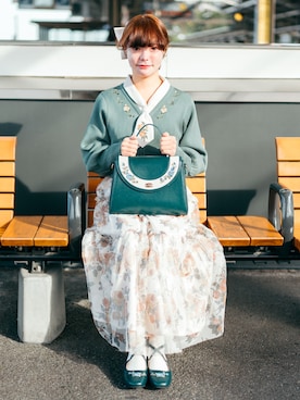 「an another angelus（アンアナザーアンジェラス）の刺繍入りクロスストラップパンプス（パンプス）」を使った、はたさくちゃんさん（レディース・160cm）の秋コーディネート