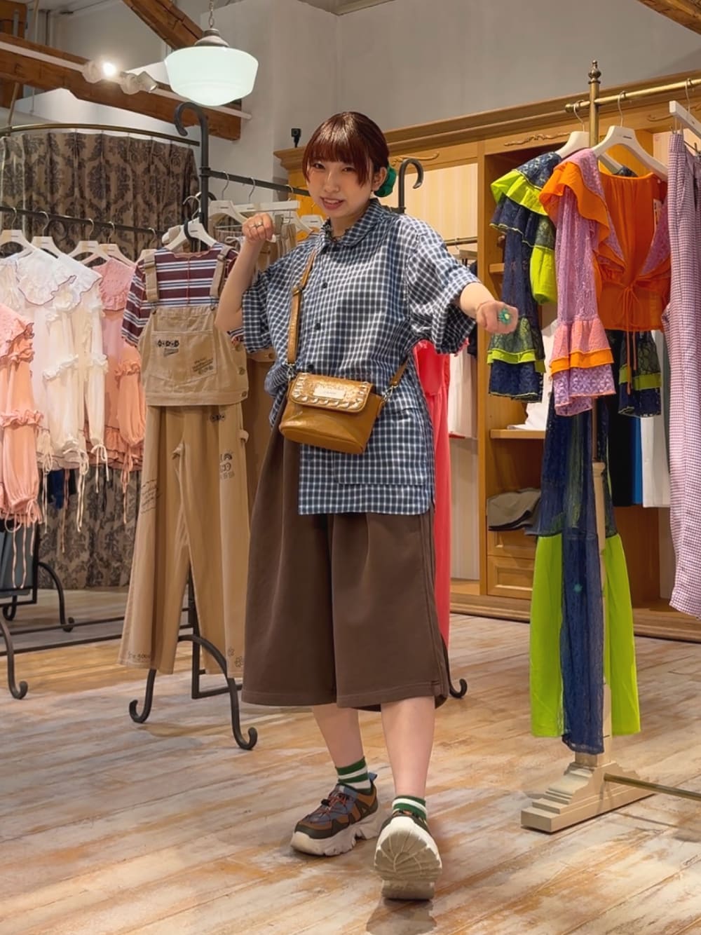 「チャオパニック、ciaopanic、ハーフパンツ、ハーフパンツコーデ、スウェット、スウェットパンツ、スウェットコーデ、デフグラメンツ、チェックシャツ、メンズライク、メンズライクコーデ、メンズライク女子」｜「CIAOPANICの【DEFGARMENTS/デフグラメンツ】WIDE PIG SWEAT SHORTS（その他パンツ、ブラウン系）」を使った、ひなのさん（骨格ストレート・レディース・159cm）の夏コーディネートの1枚目の写真