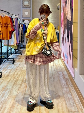 「アイテム（シャツ/ブラウス、ピンク系）」を使った、ひなのさん（レディース・159cm）の秋コーディネート