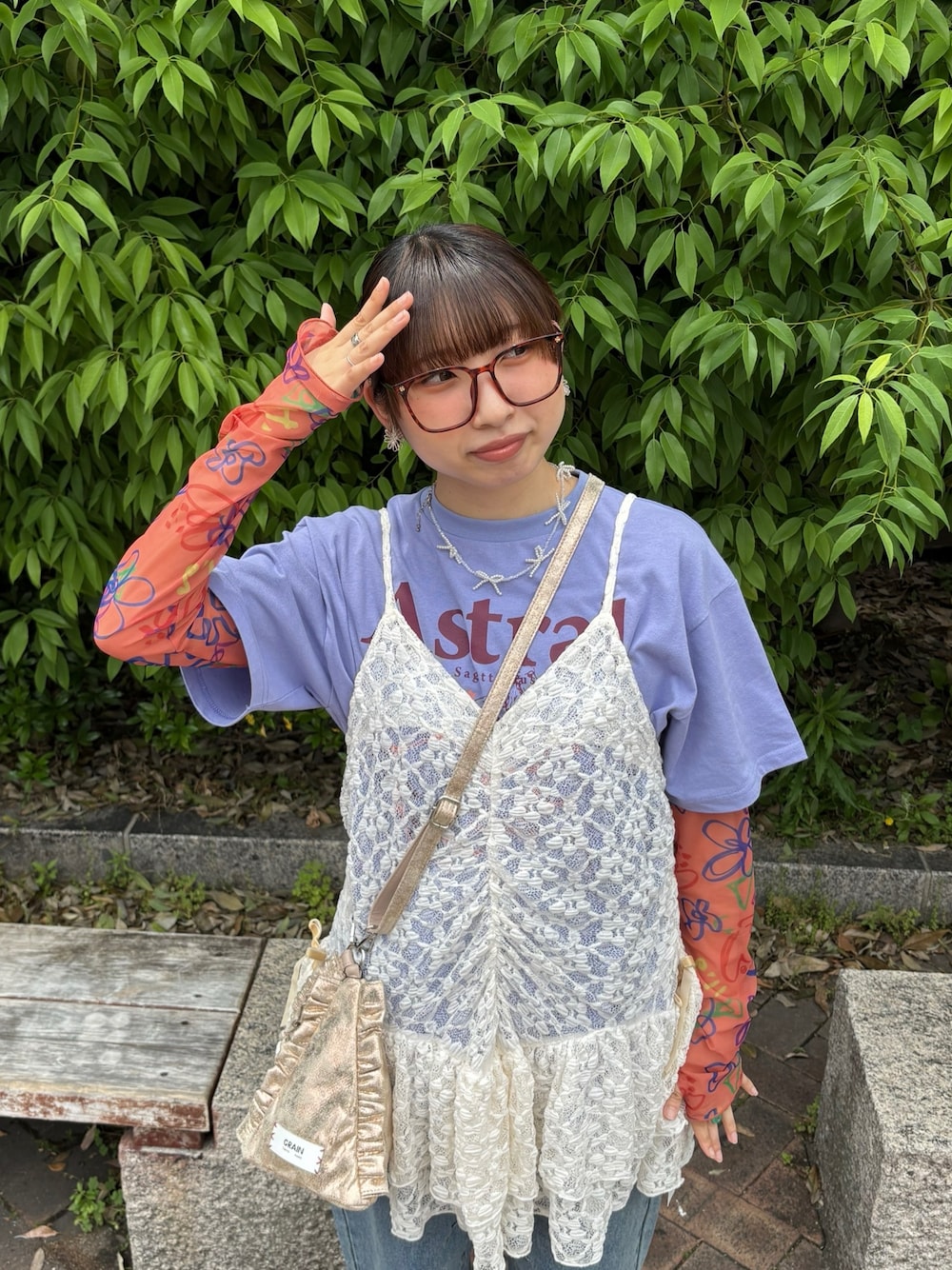 「レイヤードスタイル、初夏コーデ、夏ファッション、夏、ラフコーデ、チャオパニック、ciaopanic、レースワンピース、キャミワンピ」｜「CIAOPANICの星座プリントTEE（Tシャツ/カットソー、パープル系）」を使った、ひなのさん（骨格ストレート・レディース・159cm）の夏コーディネートの1枚目の写真
