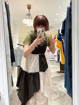 「CIAOPANIC（チャオパニック）のフラワーパッチワークキャミチュニックワンピース（Tunic、ブラウン系）」を使った、ひなのさん（レディース・159cm）の夏コーディネート