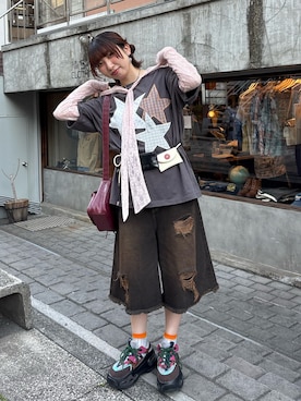 「CIAOPANIC（チャオパニック）のスターパッチワークTee（Tシャツ/カットソー、グレー系）」を使った、ひなのさん（レディース・159cm）の春コーディネート