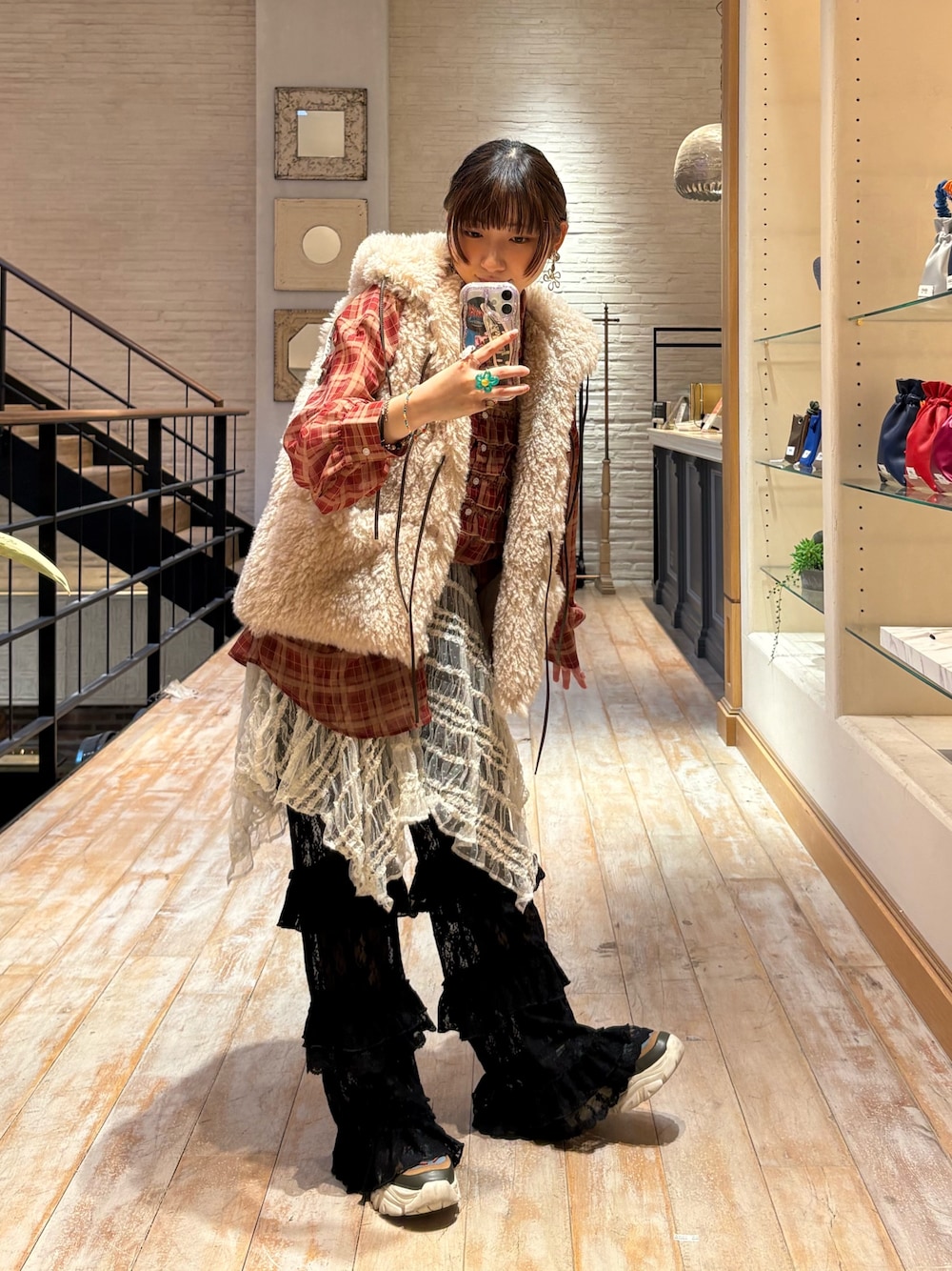 「チェック、シャツ、フリルトップス、フリル、フリルブラウス、シアーシャツ、ciaopanic、チャオパニック、レイヤード、レイヤードスタイル、レイヤードコーデ」｜「CIAOPANICの【2WAY】チュールイレヘムミニスカート/チュニックワンピ（スカート、ホワイト系）」を使った、ひなのさん（骨格ストレート・レディース・159cm）の夏コーディネートの1枚目の写真