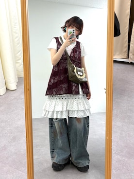 「CIAOPANIC（チャオパニック）のフリフリレースフードベスト（シャツ/ブラウス、レッド系）」を使った、ひなのさん（レディース・159cm）の春コーディネート