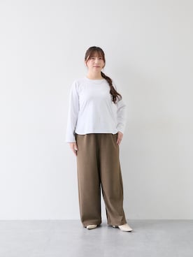 「アイテム（スウェットパンツ、ブラウン系）」を使った、植野由麻さん（レディース・148cm）の秋コーディネート