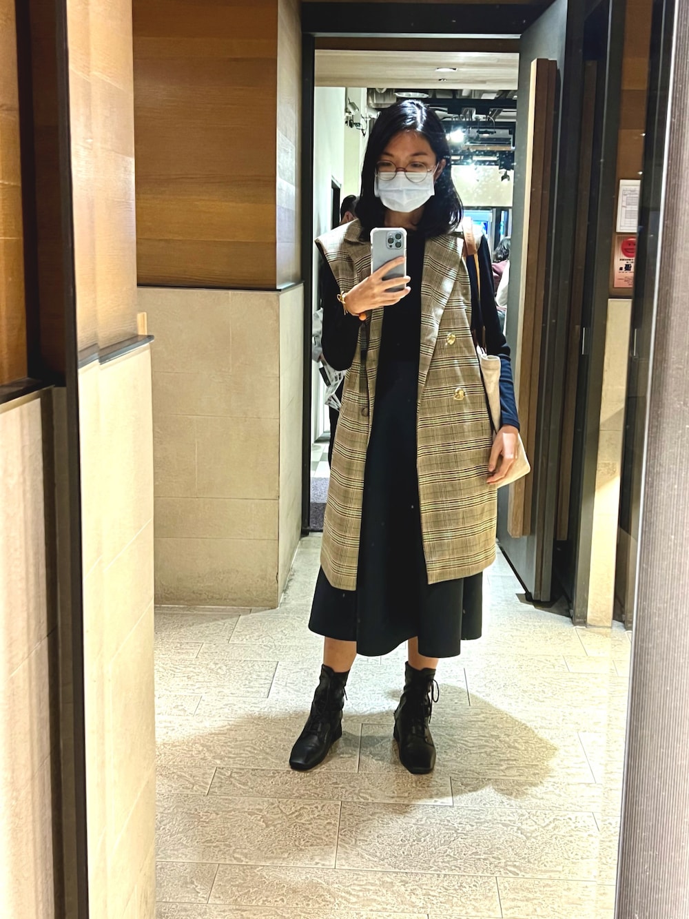「amber madamのアイテム（スーツベスト、グリーン系）」を使った、Lidiaさん（レディース・163cm）の春コーディネートの1枚目の写真