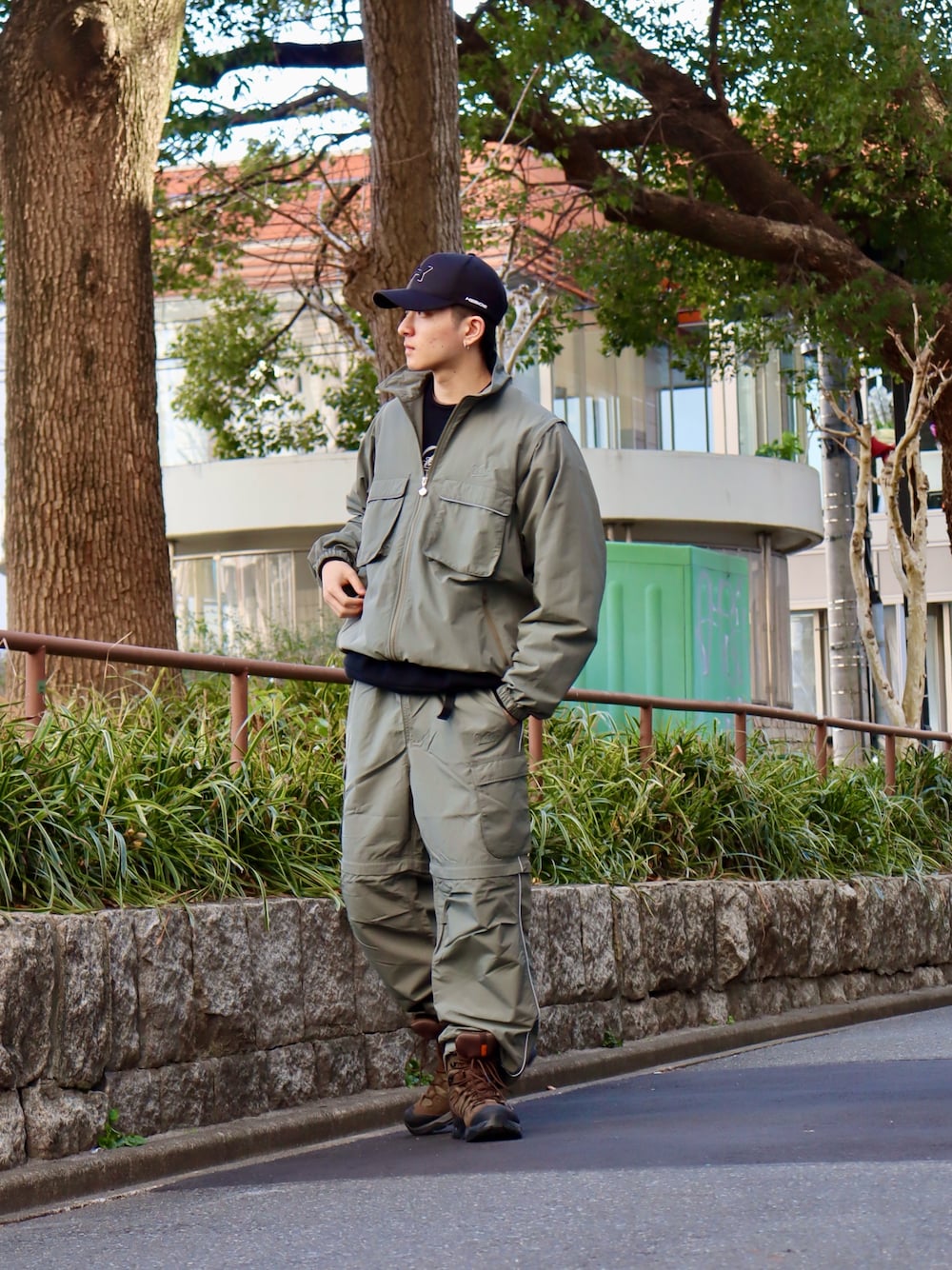 グレー ナイロンジャケット・パンツセット ABAHOUSE GRAY セットアップ 「上下2点セット」SOLOTEX マルチ