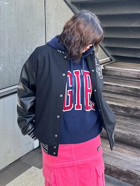 「アイテム（スタジャン、ブラック系）」を使った、那須川梨々さん（レディース・152cm）の秋コーディネート