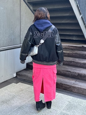 「アイテム（スタジャン、ブラック系）」を使った、那須川梨々さん（レディース・152cm）の秋コーディネート