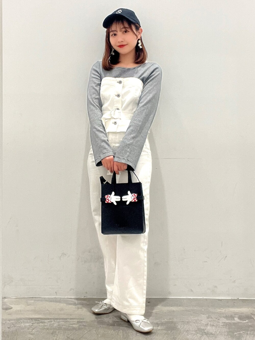 「春、オトナカジュアル、キャップ、今日のコーデ、プチプラ、earth music&ecology、デニム、パンツスタイル、低身長、低身長コーデ」｜「Areeamのアイテム（バッグ、ブラック系）」を使った、manaさん（レディース・150cm）の春コーディネートの1枚目の写真