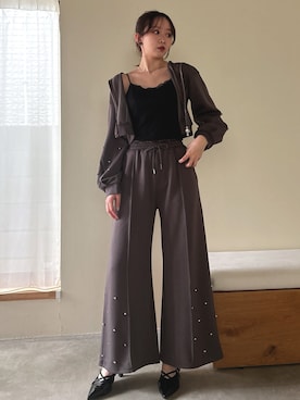 「dazzlin（ダズリン）のヘムビジュースウェットパンツ（その他パンツ、ブラウン系）」を使った、marinさん（レディース・164cm）の春コーディネート