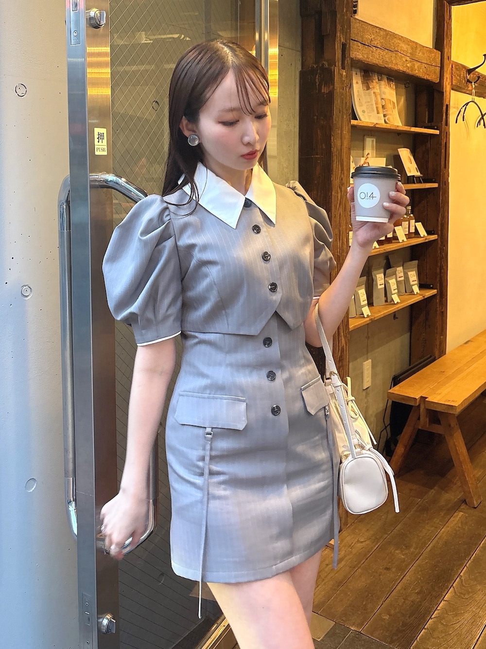 ジャケットライクレイヤードミニワンピースを使った人気ファッション