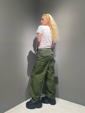 「AVIREX（アヴィレックス）のアイテム（カーゴパンツ）」を使った、RAMUさん（レディース・164cm）の夏コーディネート