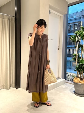 「URBAN RESEARCH DOORS（アーバンリサーチドアーズ）のコットンボイルギャザーフレンチワンピース（ワンピース、グレー系）」を使った、makoさん（レディース・175cm）の夏コーディネート