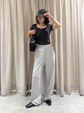 「FREE'S MART（フリーズマート）の◆レースアップレイヤード風半袖カットソー（Tシャツ/カットソー、ブラック系）」を使った、REINAさん（レディース・162cm）の夏コーディネート