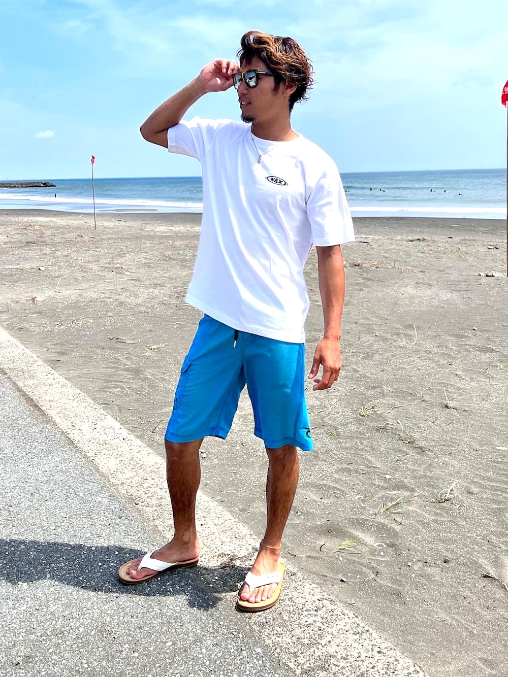 「ビーチスタイル、ビーチサンダル、ハワジュ、ハワイアンジュエリー、メンズコーデ、海、海へ行きたい、夏コーデ、アクセサリー、ハワイアン、ハワイアンコーデ」｜「Naluleaのアイテム（ネックレス、ゴールド系）」を使った、TAKAFUMIさん（メンズ・170cm）の春コーディネートの1枚目の写真