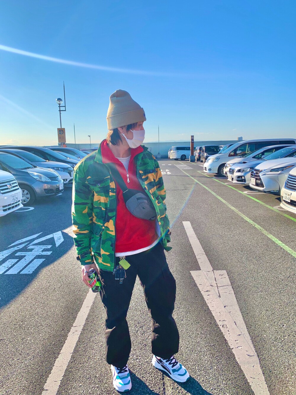 「大人カジュアル、ストリートファッション、秋冬コーデ、スニーカーコーデ、オーバーサイズ、ハーフジップ、カーゴパンツ、スニーカー、おしゃれさんと繋がりたい、いいね、save、フォローお願いします🤑」｜「9090のアイテム（ニットキャップ/ビーニー、ベージュ系）」を使った、🦔kanata🦔さん（メンズ・178cm）の冬コーディネートの1枚目の写真