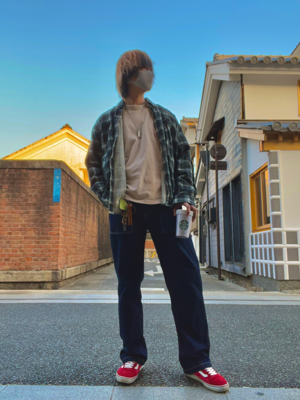 「オトナカジュアル、カジュアルコーデ、ゆるコーデ、スニーカーコーデ、今日のコーデ、シャツスタイル、春コーデ、古着MIX、おしゃれさんと繋がりたい、いいね、save、フォローお願いします🤑」｜「VANSのVANS/ヴァンズ / OLD SKOOL 36 DX オールドスクール デラックス スニーカー / VN0A54F3U8Q（スニーカー、レッド系）」を使った、🦔kanata🦔さん（メンズ・178cm）の春コーディネートの1枚目の写真