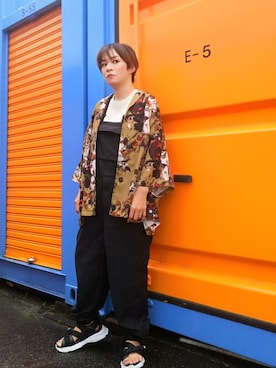 「unrelaxing（アンリラクシング）のビッグシルエットアロハシャツ（シャツ/ブラウス）」を使った、すいさん（レディース・154cm）の夏コーディネート