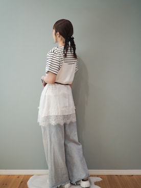 「QUEEN SHOP（クイーンショップ）のアイテム（デニムパンツ、ブルー系）」を使った、まーこさん（レディース・164cm）の春コーディネート