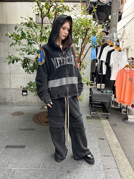 「DANKE SCHON（ダンケシェーン）のDankeSchon/ダンケシェーン/CHEMICAL SWEAT ZIP HOODIE METACLUB（パーカー、ブラック系）」を使った、mina さん（レディース・173cm）の秋コーディネート