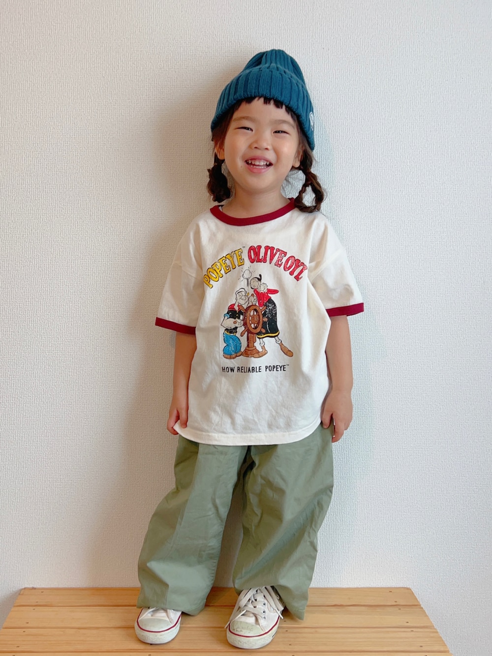 「お出かけコーデ、夏コーデ、リンガーTシャツ、Tシャツ、ワイドパンツ、カーゴパンツ、カラーパンツ、コンバース、スニーカー、白スニーカー、カジュアル、古着MIX、休日スタイル、ストリート、ビッグシルエット」｜「B:MING by BEAMSのB:MING by BEAMS / リブ ワッチキャップ（2~7才）（ニットキャップ/ビーニー、ブルー系）」を使った、ふうさん（キッズ・90cm）の夏コーディネートの1枚目の写真
