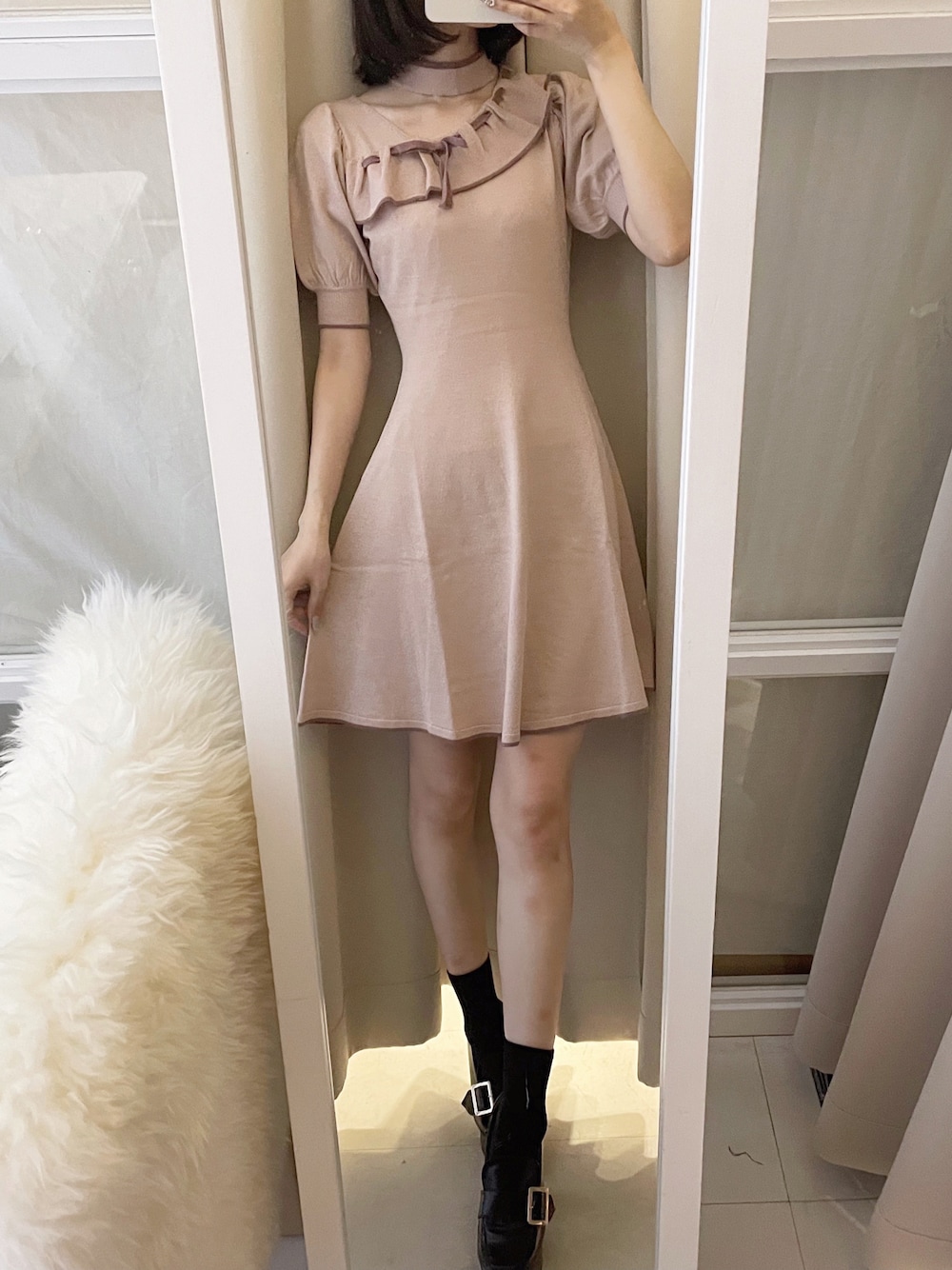 「秋コーデ、シンプルコーデ、秋服、オトナ女子、大人かわいい、大人ガーリー、くすみカラー、くすみピンク、ワンピース、ミニワンピ、ガーリー、カシュクール、ピンク、ワンピーススタイル、titty&Co.」｜「TITTY&CO.の半袖フリルリボンニットワンピース（ワンピース、ピンク系）」を使った、𝒩𝒶𝓃𝒶🐈さん（レディース・158cm）の秋コーディネートの1枚目の写真