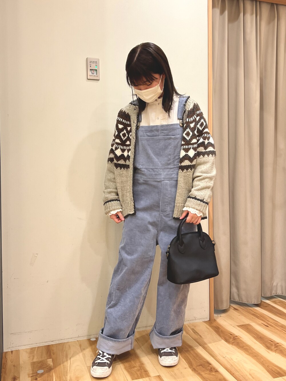 「サロペット、カーディガン、ジャガード、秋冬コーデ、カジュアルコーデ、サマンサ モスモス(Samansa Mos2)、Samansa Mos2」｜「Samansa Mos2のジャカードカーディガン（カーディガン/ボレロ、ベージュ系）」を使った、ナツミさん（レディース・157cm）の秋コーディネートの1枚目の写真