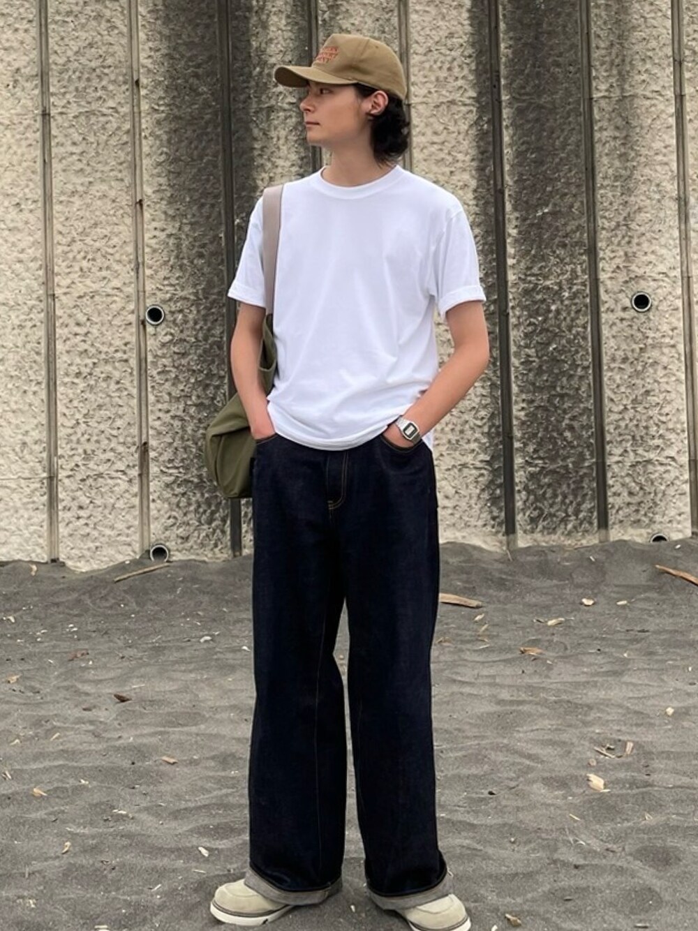 「夏コーデ、キャップ、ヘインズ、GU」｜「HANESの【HANES/ヘインズ】ＢＥＥＦＹ　Ｔ－ＳＨＩＲＴ　２Ｐ　Ｈ５１８０－２　ビーフィー/Tシャツ/2枚組/無地/ユニセックス ヘビーウェイト（Tシャツ/カットソー、ホワイト系）」を使った、悠さん（メンズ・183cm）の夏コーディネートの1枚目の写真