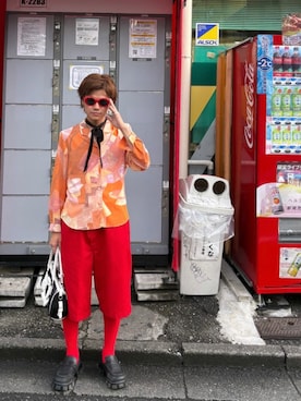 「アイテム（サングラス、レッド系）」を使った、RYOTAROさん（メンズ・173cm）の秋コーディネート