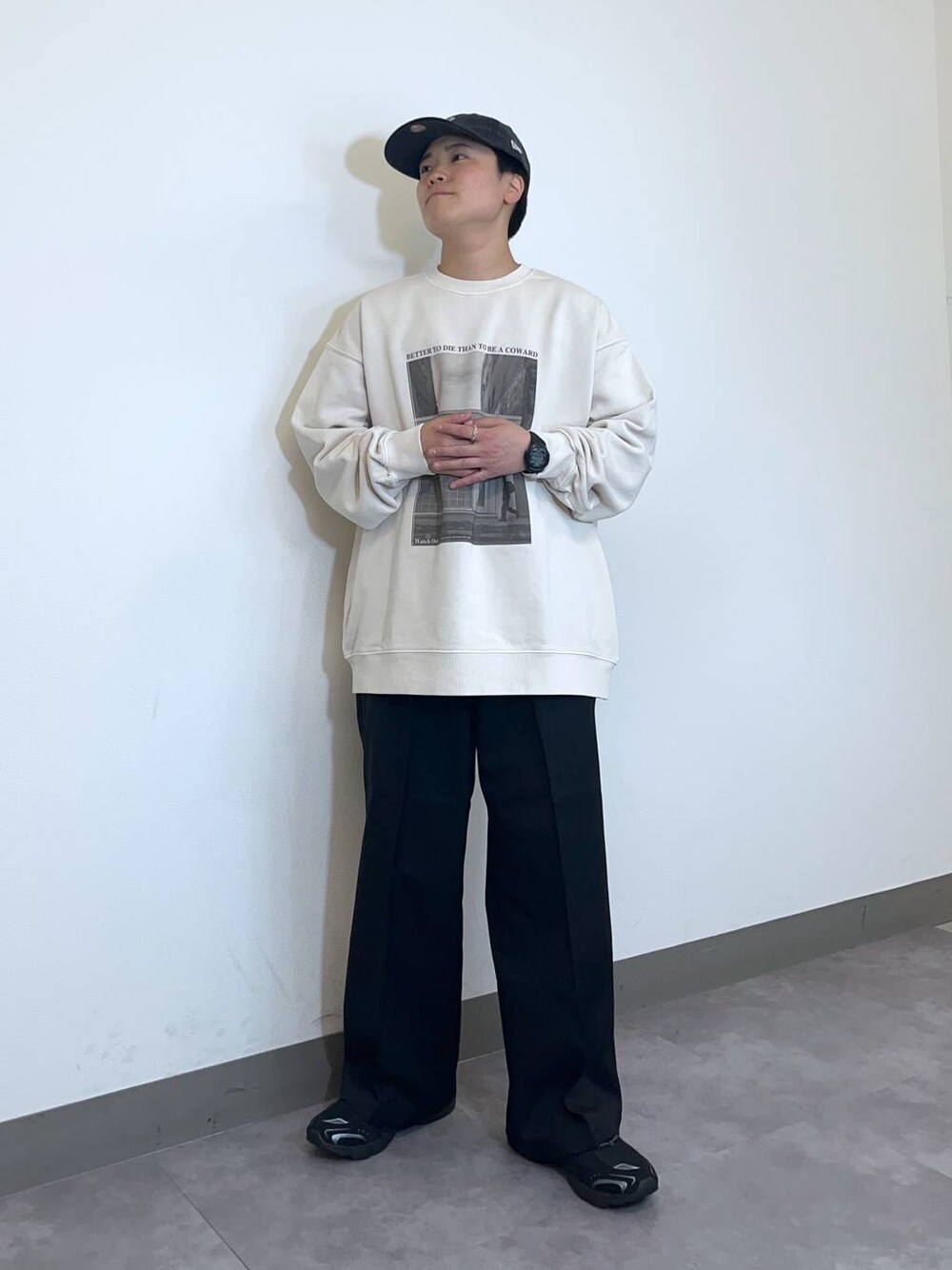 「低身長、個性派、ラフ、デート/ロマンティック、差し色コーデ、高見え、リラックス、ベーシック/シンプル、オーバーサイズ、ワイドパンツ、ロンT、Tシャツ、シャツ、カーディガン、ニット」｜「RAGEBLUEの【AIRTHERMAL/高機能中綿】ショート中綿ブルゾン（ダウンジャケット/コート、グリーン系）」を使った、shuさん（メンズ・159cm）の冬コーディネートの1枚目の写真