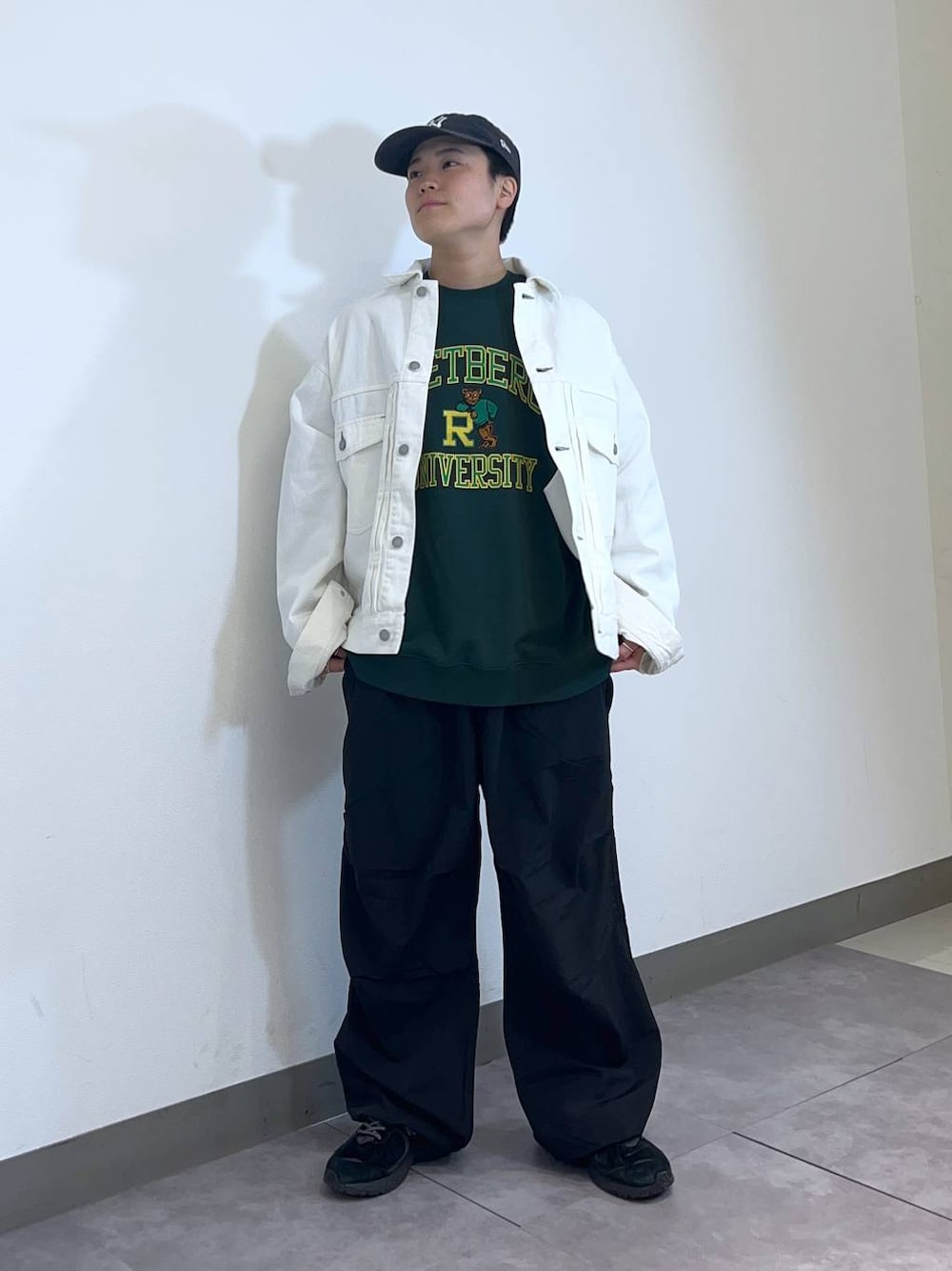 「低身長、個性派、ラフ、デート/ロマンティック、差し色コーデ、高見え、リラックス、ベーシック/シンプル、オーバーサイズ、ワイドパンツ、ロンT、Tシャツ、シャツ、カーディガン、ニット」｜「RAGEBLUEの【Healthknit/ヘルスニット】シンカー無地3Pソックス（ソックス/靴下、その他）」を使った、shuさん（メンズ・159cm）の冬コーディネートの1枚目の写真