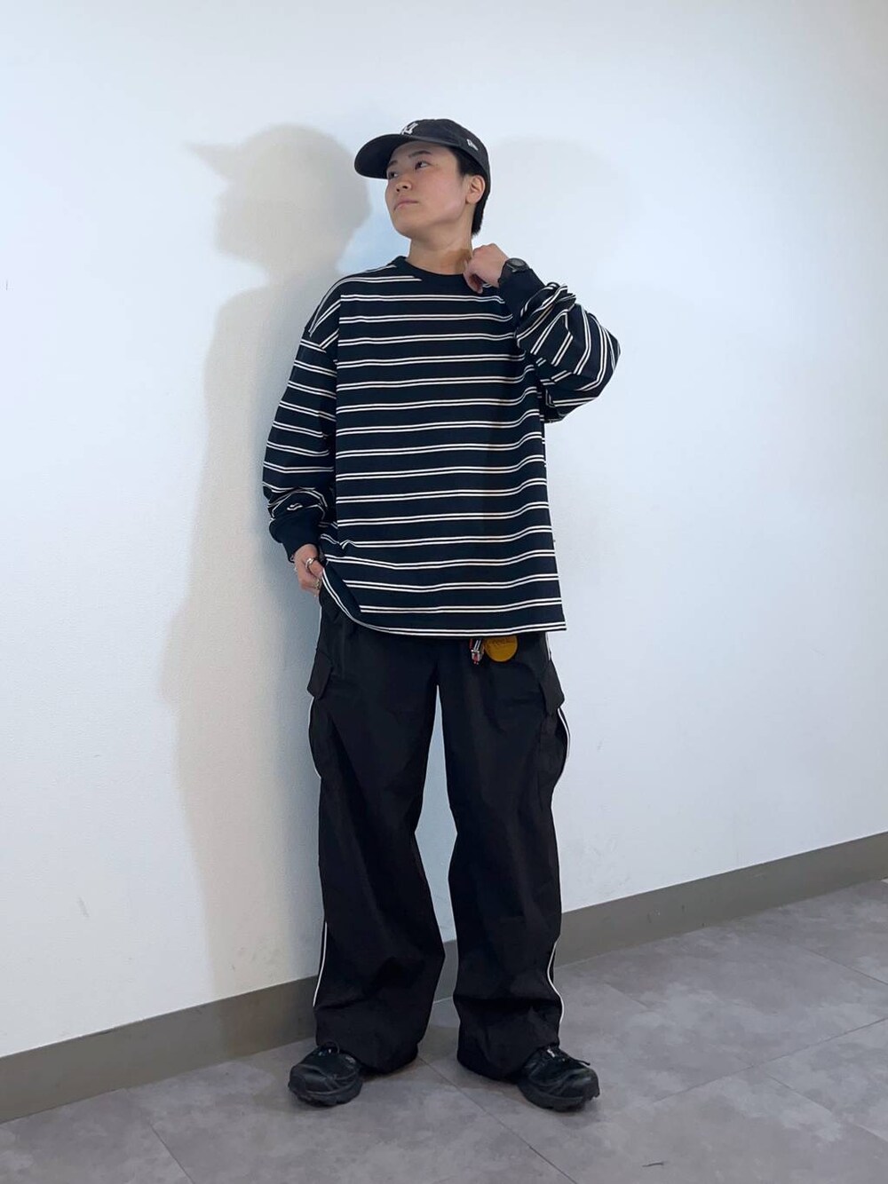 「低身長、個性派、ラフ、デート/ロマンティック、差し色コーデ、高見え、リラックス、ベーシック/シンプル、オーバーサイズ、ワイドパンツ、ロンT、Tシャツ、シャツ、ニット、カジュアル」｜「RAGEBLUEの【Healthknit/ヘルスニット】シンカー無地3Pソックス（ソックス/靴下、その他）」を使った、shuさん（メンズ・159cm）の冬コーディネートの1枚目の写真
