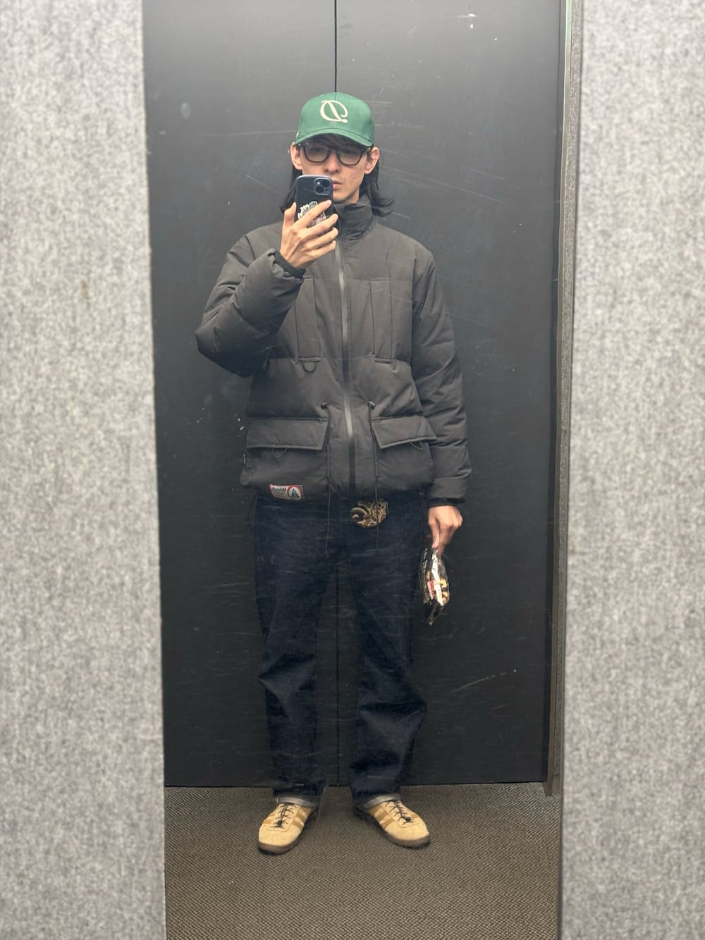 「adidasのadidas/アディダス TOBACCO PANTONE スニーカー（スニーカー、ブラウン系）」を使った、予想GUYさん（メンズ・178cm）の冬コーディネートの1枚目の写真