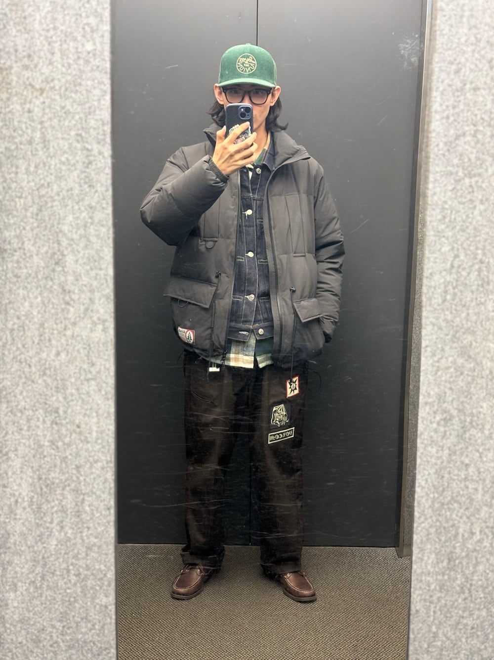 「冬のコーデ、レイヤード、デニムジャケット」｜「Levi'sのLevi's/リーバイス LEVI'S(R) VINTAGE CLOTHING 1953 TYPE II トラッカージャケット ORGANIC リジッド（デニムジャケット、ブルー系）」を使った、予想GUYさん（メンズ・178cm）の冬コーディネートの1枚目の写真