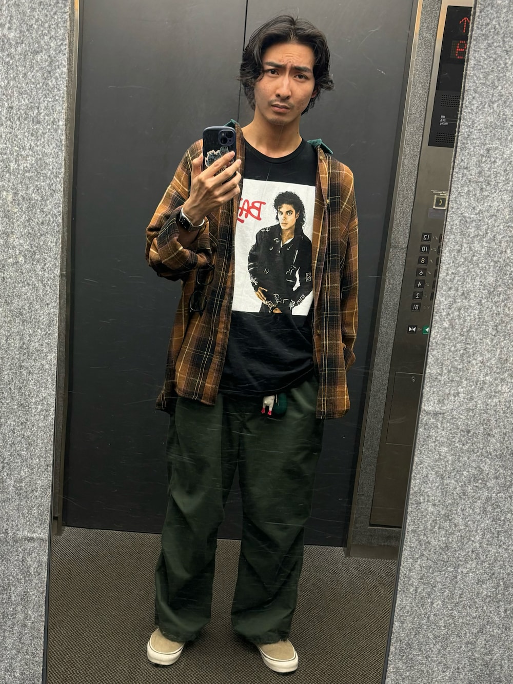 「ストリート」｜「Michael Jacksonのアイテム（Tシャツ/カットソー、ブラック系）」を使った、予想GUYさん（メンズ・178cm）の夏コーディネートの1枚目の写真
