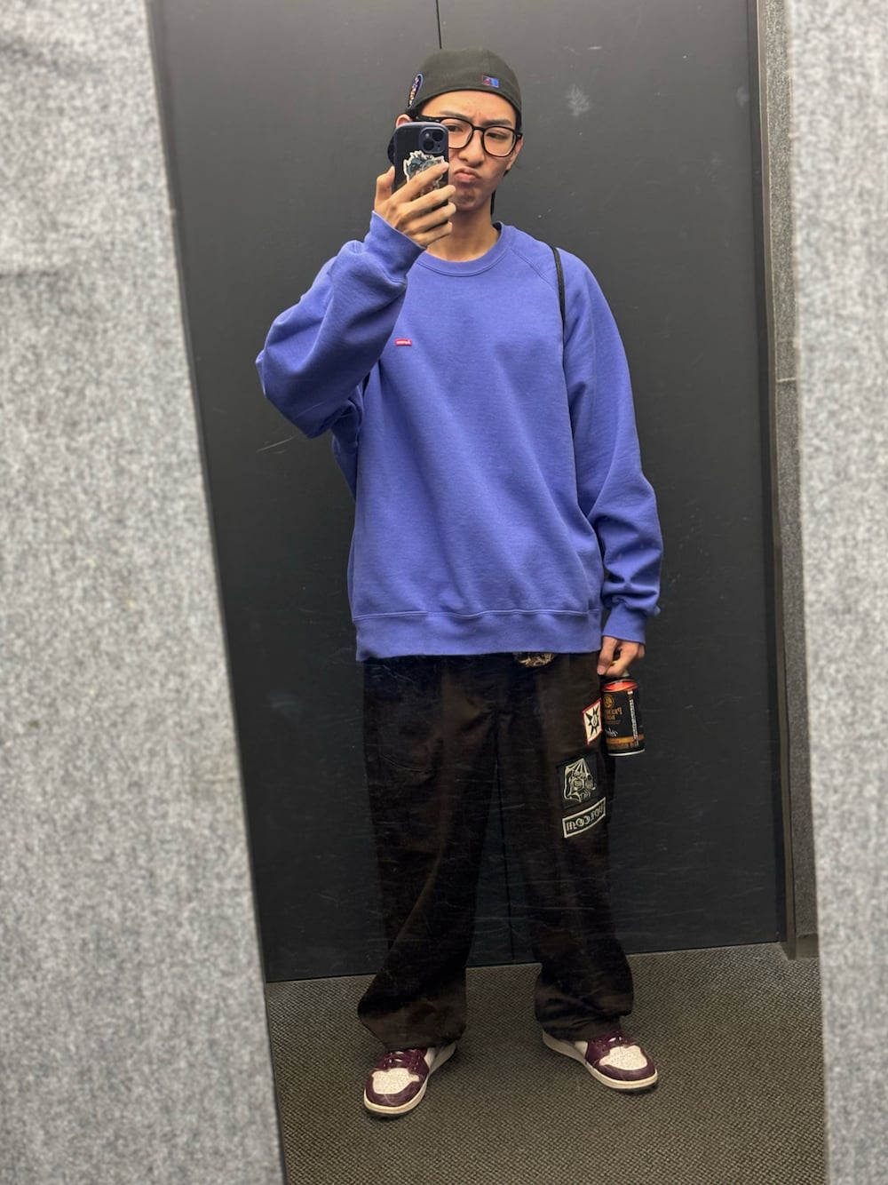 「秋のコーデ、スニーカーコーデ、ストリート、ビッグシルエット、トレーナー、スウェット、ワークパンツ」｜「VOLCOMの【VOLCOM】TT FA YUSUKE SERVICES PANT（チノパンツ、ブラウン系）」を使った、予想GUYさん（メンズ・178cm）の秋コーディネートの1枚目の写真