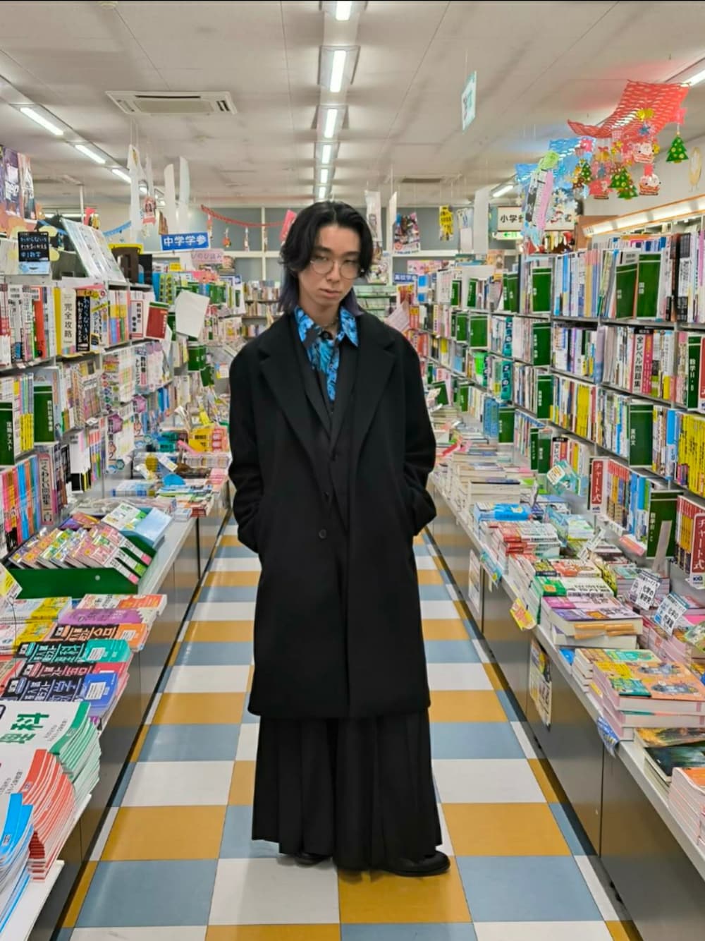「unrelaxingのビッグシルエット総柄シャツ（シャツ/ブラウス、ブラック系）」を使った、kireiraさん（メンズ・168cm）の冬コーディネートの1枚目の写真